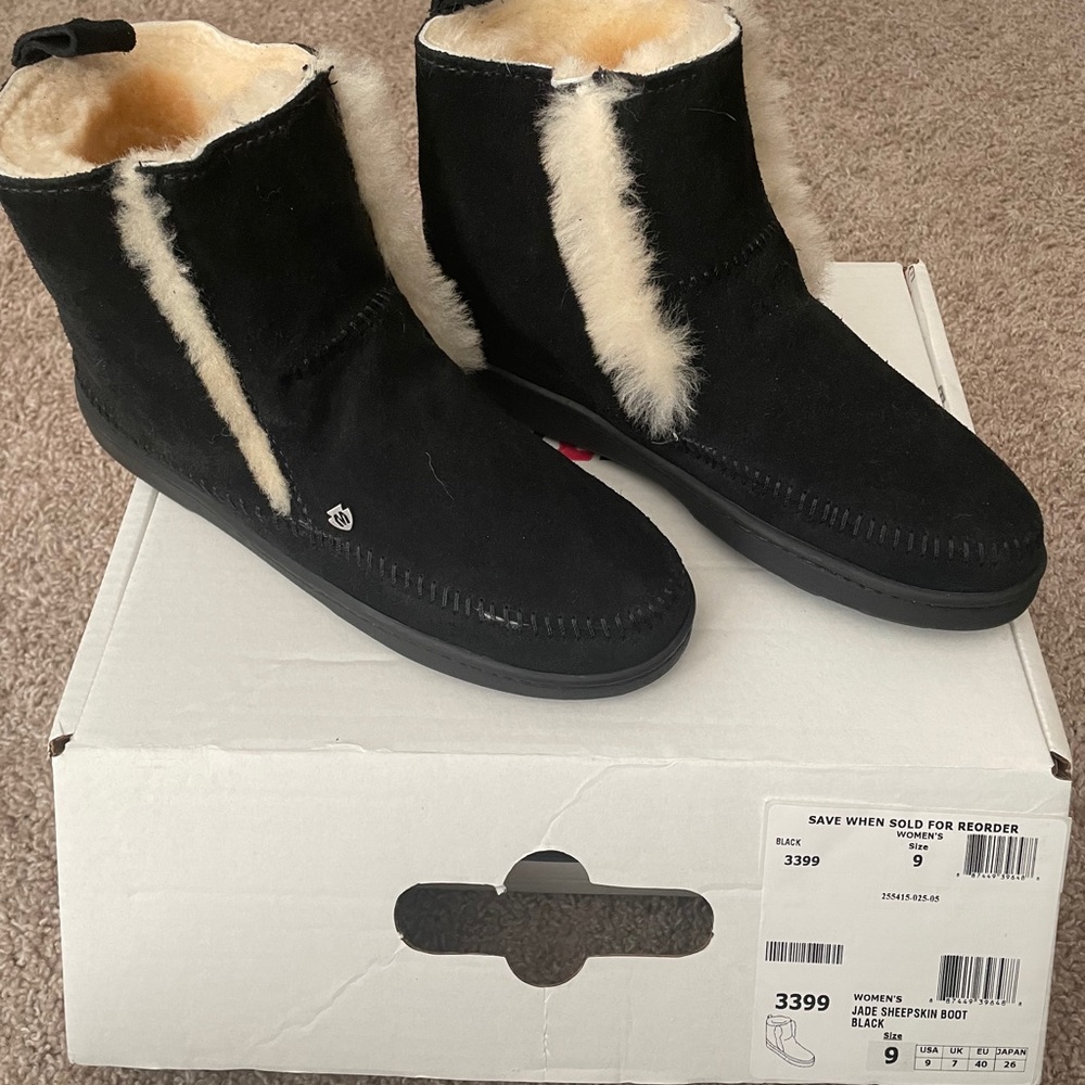 Minnetonka Jade Sheepskin Boot